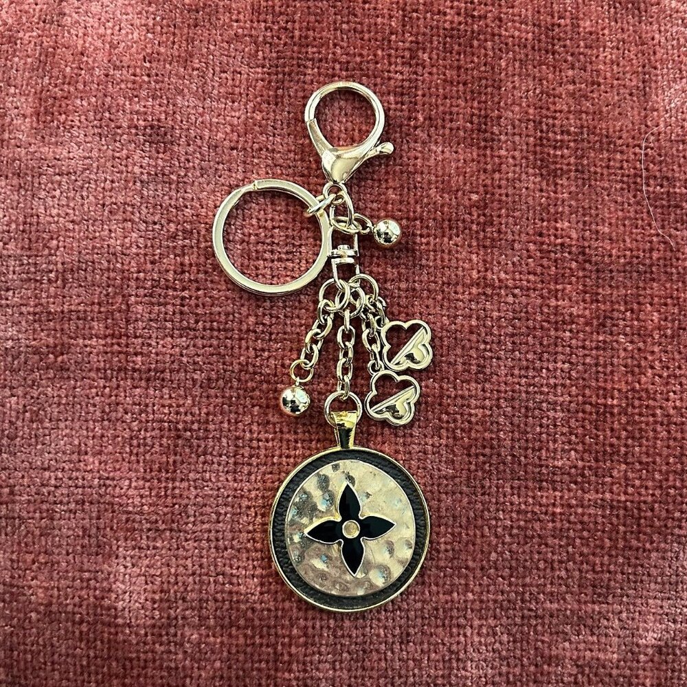 New RUSTIC CLOVER BAG CHARM Black Gold Tone Charms